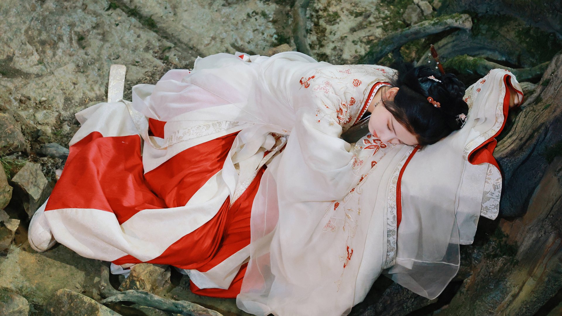 ['陈都灵 大梦归离 古装剧照 4K桌面壁纸 高清合集']