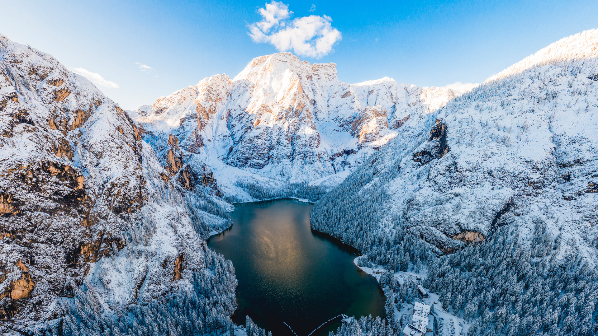 ['自然奇景 意大利多洛米蒂山脉 普拉格斯湖 布莱耶斯湖 阿尔卑斯山湖泊 高清风景壁纸 2560*1600']