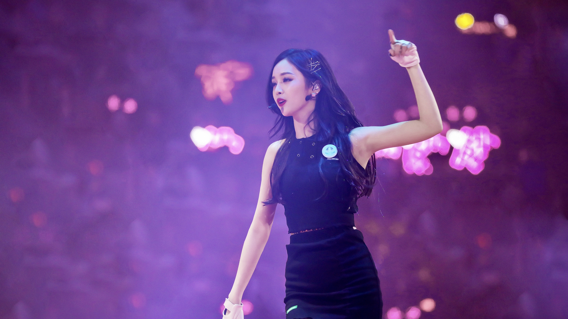 ['吴宣仪 高清壁纸 4K 美女壁纸 锁屏壁纸 动态壁纸 舞台写真']