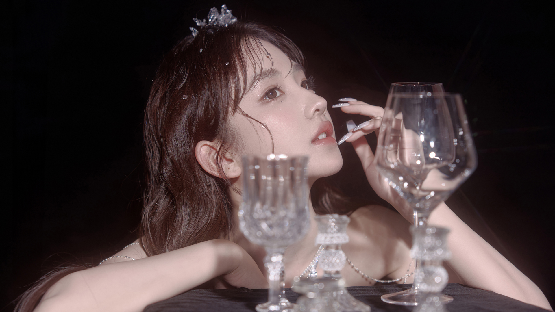 ['黄玉瑶 4K高清 国风 玻璃杯 壁纸']