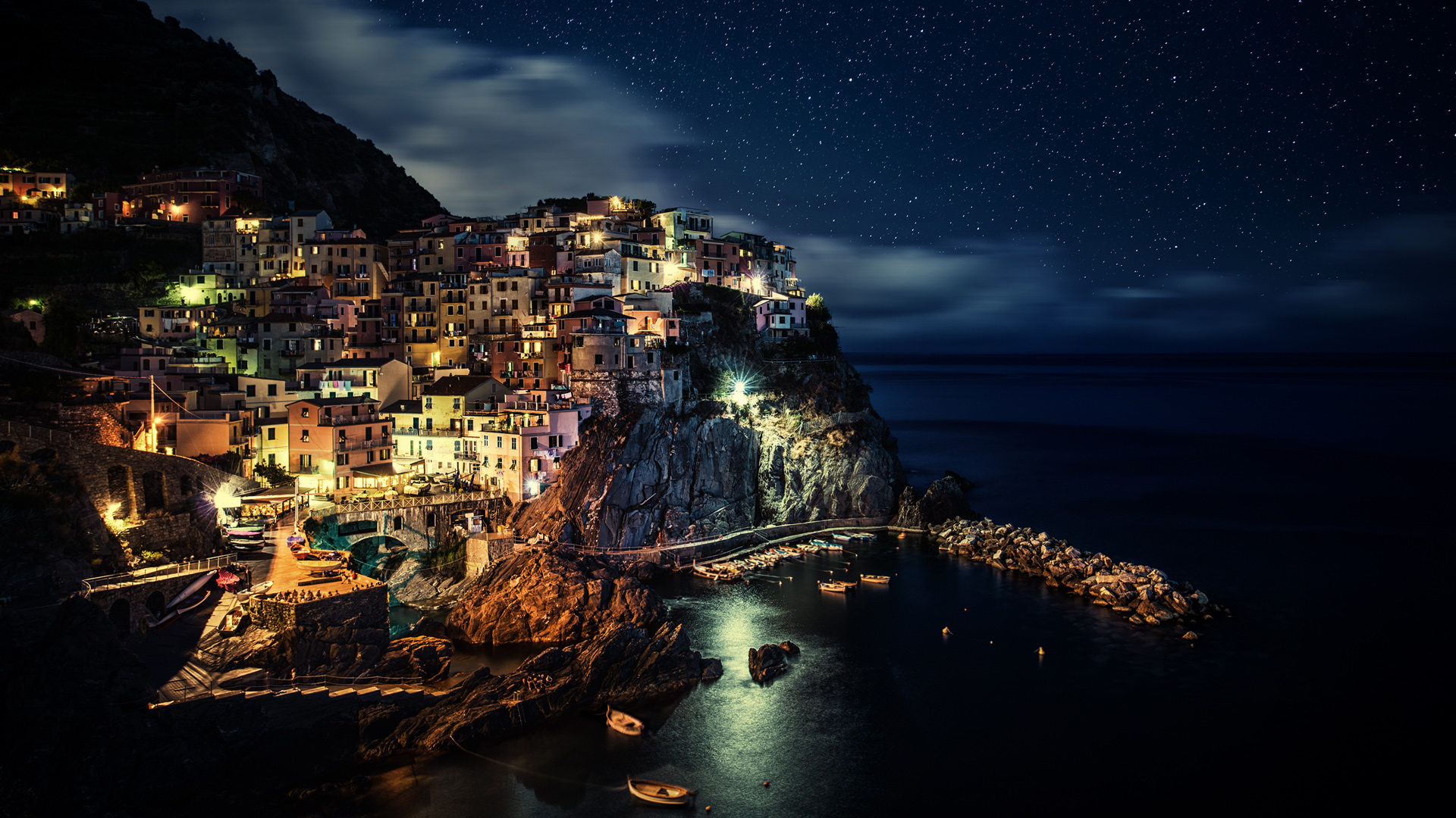 ['马纳罗拉 夜晚 海边风景 桌面壁纸 高清下载']