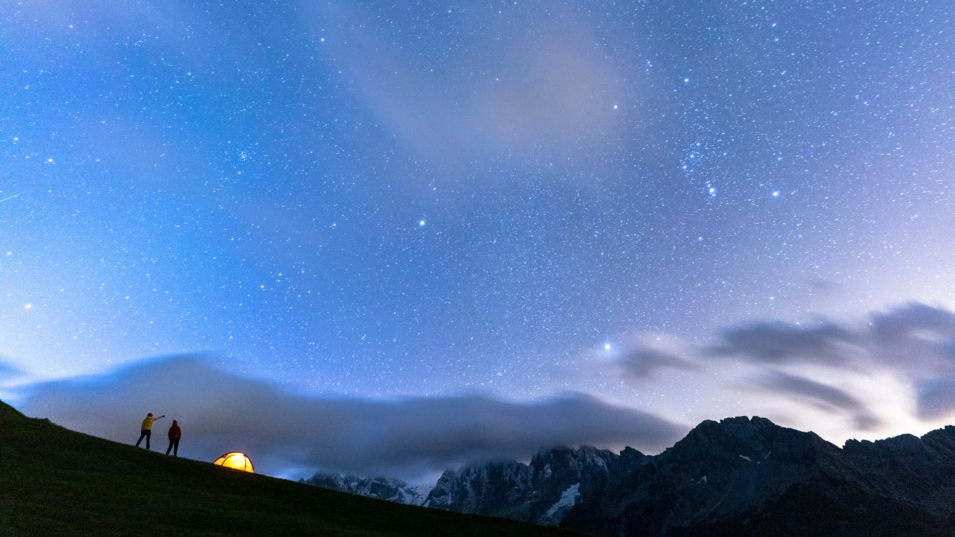 ['星空露营 高山风景 旅行宿营 4K壁纸']